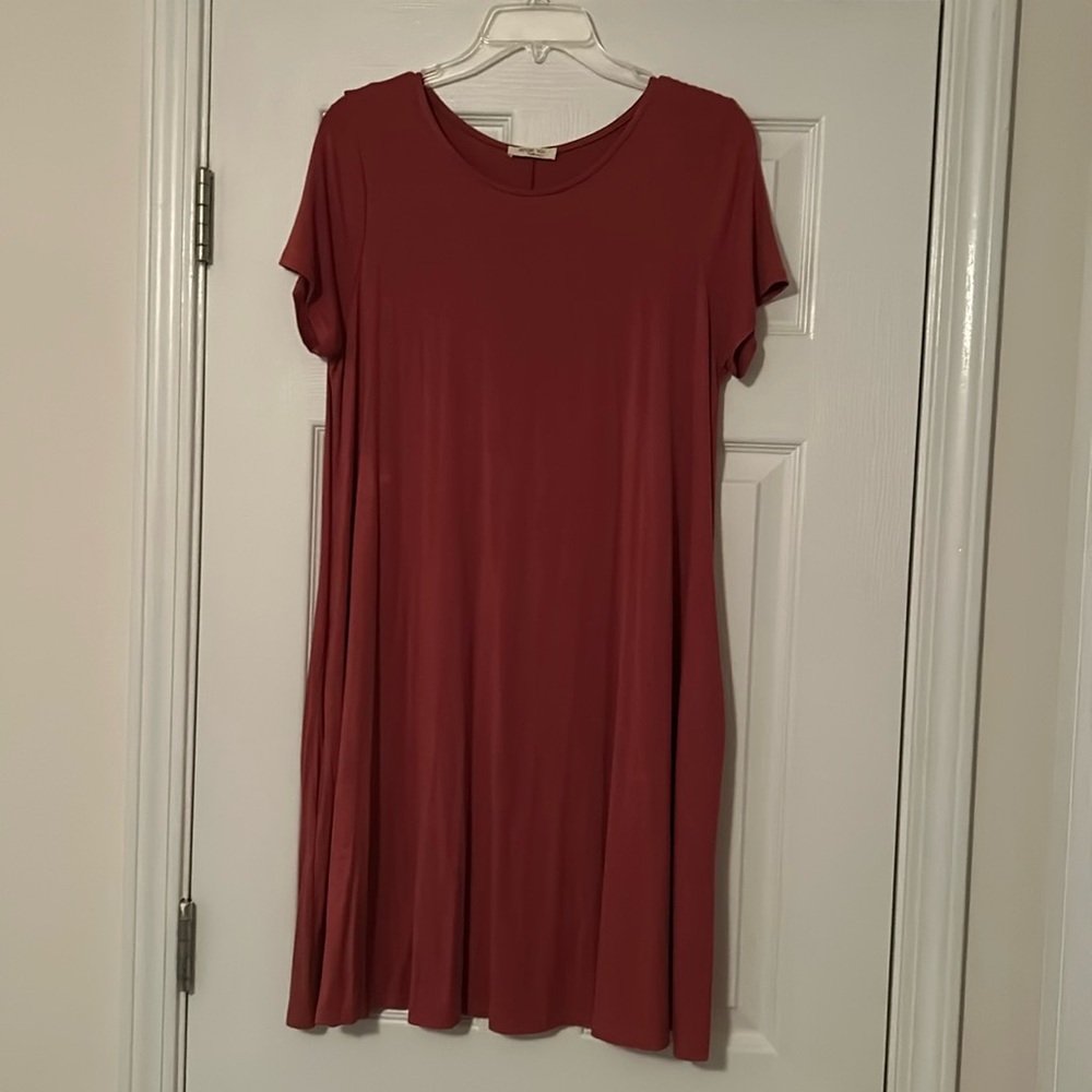 Maroon dress with pockets!